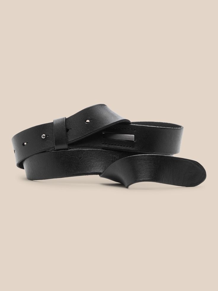 Inspired by a vintage style from the archives, this leather belt delivers ultimate versatility with a pull-through design so you can wear it cinched at the waist or slung low over the hips for an effortlessly at-ease look.  LEATHER WORKING GROUP: By Adjustable Leather Belted Belts And Suspenders, Leather Belt With Removable Feature For Everyday, Modern Adjustable Belts With Belt Loops, Modern Adjustable Belt With Belt Loops, Adjustable Modern Belt With Belt Loops, Modern Adjustable Belts For Everyday Use, Modern Adjustable Belt For Everyday Use, Pull Through, Belt Black