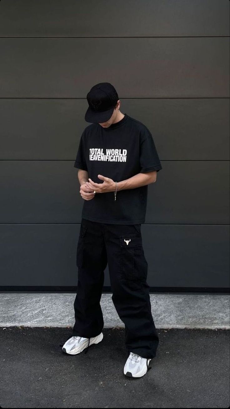 [Sponsored] 26 Great Winter Outfits Men Streetwear Black Tricks You Have To Try Immediately #winteroutfitsmenstreetwearblack Cargo Outfit Men, Oversized Outfit Men, Oversized Tshirt Outfit Men, Summer Streetwear Outfits, Black Tshirt Outfit, Streetwear Outfit Men, Winter Outfits Men Streetwear, Estilo Vans, Street Fashion Photoshoot