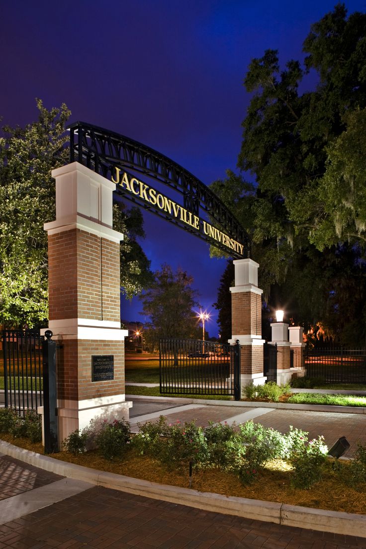 the entrance to jacksonville university at night