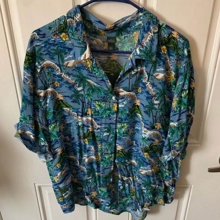 Nwt Size M , Hawaiian Shirt Floral Print Tops With Camp Collar For Day Out, Patterned Collared Tops For The Beach, Collared Patterned Tops For The Beach, Blue Relaxed Fit Summer Blouse, Collared Top With Tropical Print For Spring, Collared Printed Tops For Day Out, Blue Graphic Print Hawaiian Shirt, Summer Printed Button-up Tops, Tropical Print Button-up Top