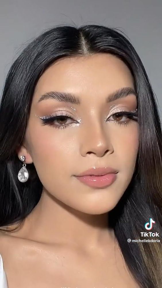 Prom Night Makeup Glam, Make Up For Prom Night Makeup Ideas, Concert Makeup Looks Night, Makeup Concert Ideas, Makeup For Concert Night, Night Club Makeup Looks, Concert Eye Makeup, Prom Night Makeup, Summer Glam Makeup