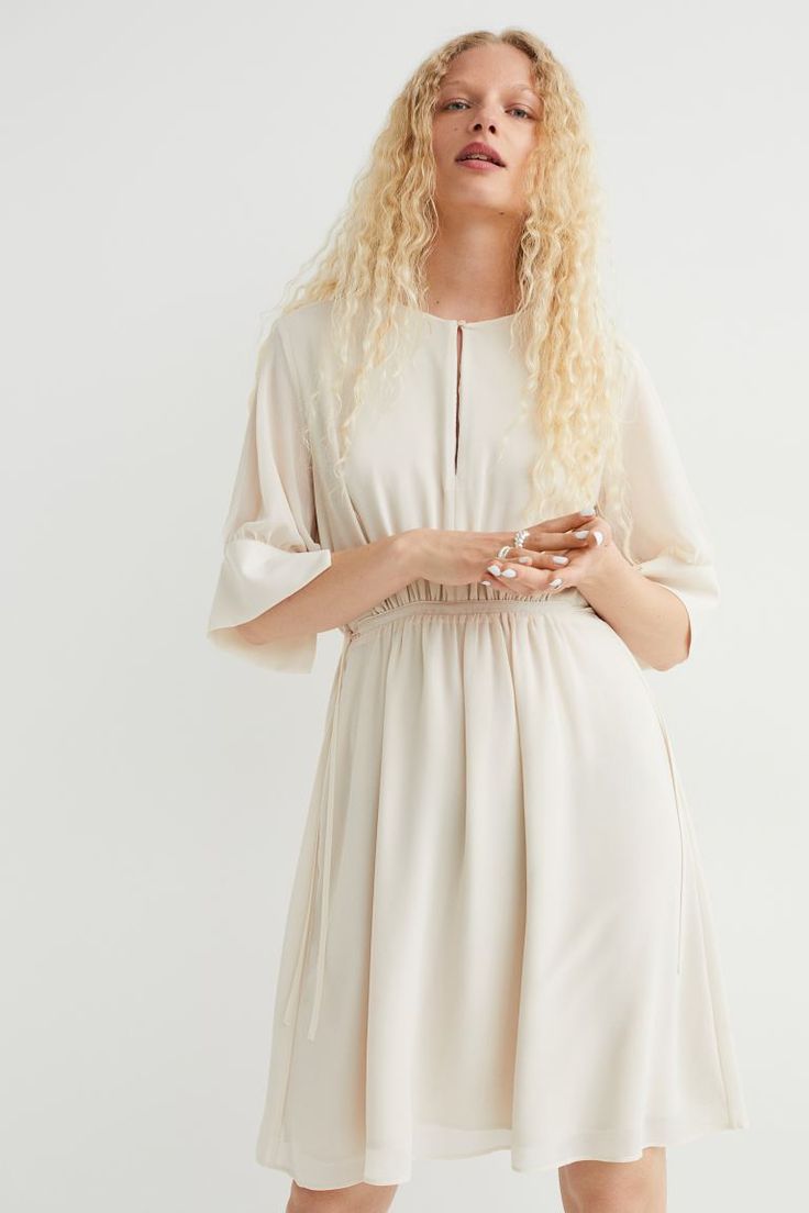 Chiffon Drawstring-waist Dress - Cream - Ladies | H&M US Dresses Everyday, Black Dresses Online, Sun Dress Casual, Classic Black Dress, Dress H&m, Woman Dress, Shirt Dresses, Cream Dress, Wide Sleeves