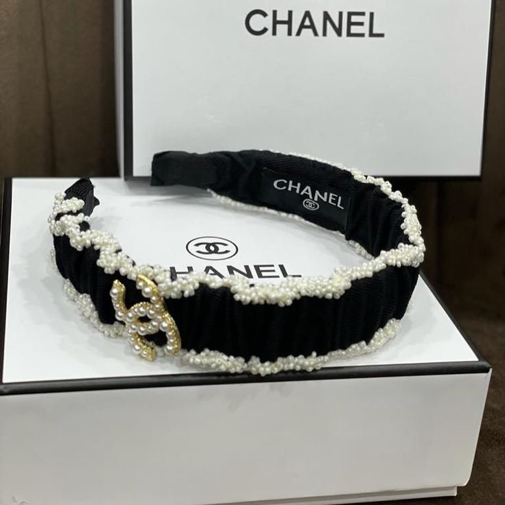 Chanel Hairband, Chanel Fashion Outfits, Chanel Headband, Luxury Headbands, Hair Acessories, Designer Hair Accessories, Fashion Decades, Wedding Lookbook, Lace Crowns