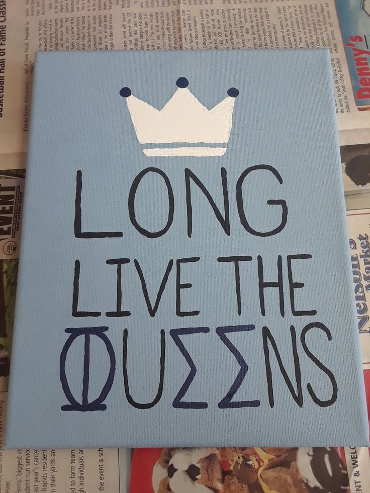 a blue sign that says long live the queens