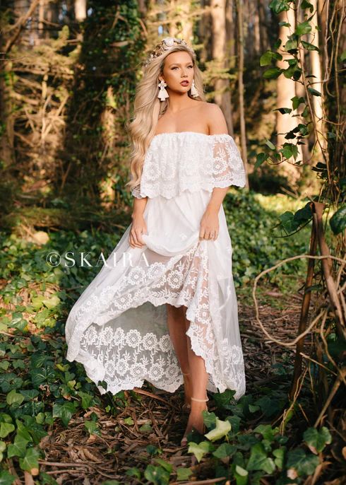 White Embroidered Lace Maxi Dress – Skaira Boho Dress White, Beach Style Wedding Dresses, Photo Shoot Fashion, White Lace Maxi Dress, White Lace Maxi, Beach Wedding Dress Boho, White Boho Dress, Beautiful Maxi Dresses, Nude Dress