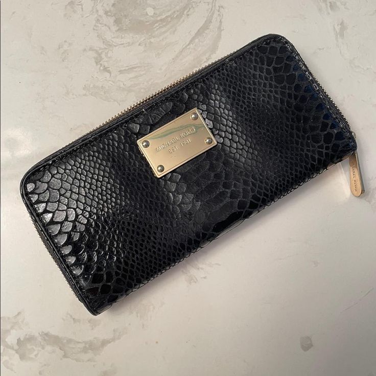 Black Snakeskin Wallet, Like New! Matching Bag In Shop! Silver Wallet, Mk Wallet, Metallic Leggings, Michael Kors Wristlet, Blue Wallet, Bags Michael Kors, Coin Bag, Black Wallet, Michael Kors Wallet