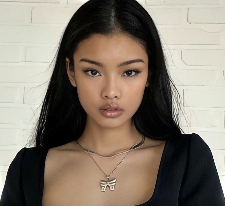 Ulzzang Makeup Natural, Flat Face Makeup, Japanese Natural Makeup, Asian Heterochromia, Dark Skin Asian, Asian Features, Asian Female Face Claims, Unsymmetrical Face Models, 90s Asian Makeup