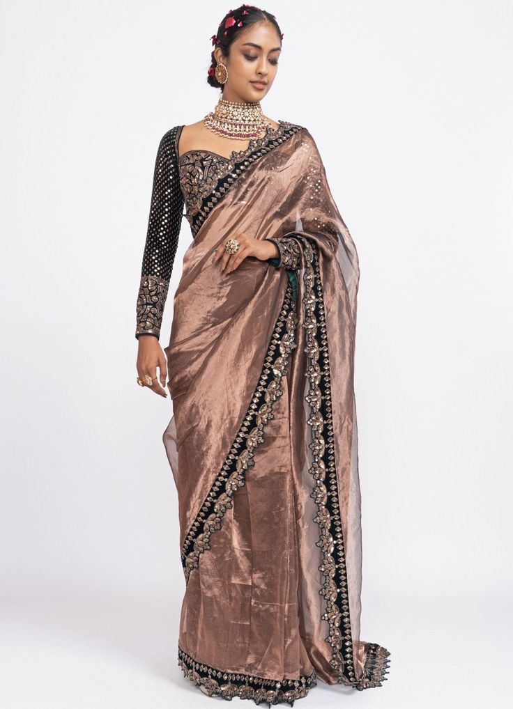 Deep Green and Copper Embroidered Satin Saree Set Vvani by Vani Vats - Fabilicious Fashion Velvet Saree Royals, Copper Tissue Saree, Copper Saree, Green Velvet Blouse, Sweetheart Neck Blouse, Kajol Saree, Vani Vats, Velvet Saree, Green And Copper