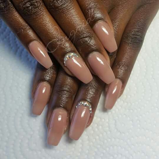 Beige nails Bw Nails, Nails Brown Skin, Braided Ideas, Dark Skin Nail Color, Classy Almond Nails, Trendy Nail Polish, Nail Pics, Frozen Hair, Long Nail Art