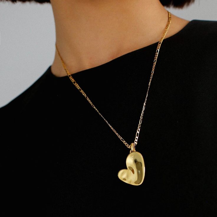 Product Details： Process: 18K gold plated Material: Copper Size: The inner circumference of the small heart necklace is 46cm (the length of the pendant is 2cm), the inner circumference of the heart of the large necklace is 46-51cm (the length of the pendant is 3.8cm) Weight: about 6g (small) / 16g (large) Minimalist Heart-shaped Gold Plated Jewelry, Classic Heart Pendant Necklace With Adjustable Chain, Classic Heart-shaped Necklace As A Gift For Her, Tarnish Resistant Heart Pendant Necklace For Mother's Day, Tarnish Resistant Heart Necklace For Mother's Day, Classic Heart Pendant Necklace For Her, Delicate Heart Pendant Necklace, Yellow Gold Heart Pendant Necklace For Her, Double Heart Tarnish Resistant Necklace For Mother's Day