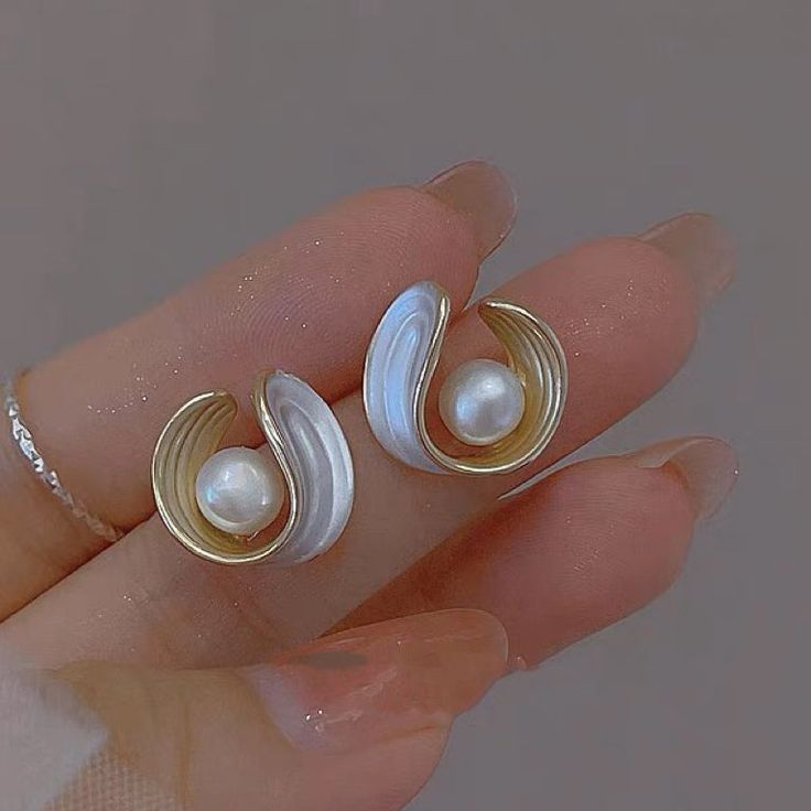 Freshwater Pearl Stud White Pearl 14K Gold U Shape Earrings with Silver Pin Pearl Earrings The Pearl Vogue, Luxury Pearl White Pierced Pearl Earrings, Pearl Bracelet Gold, Mother Of Pearl Jewelry, Silver Pin, Real Pearls, Pearl Types, Pearl Shell, Pearl Stud Earrings