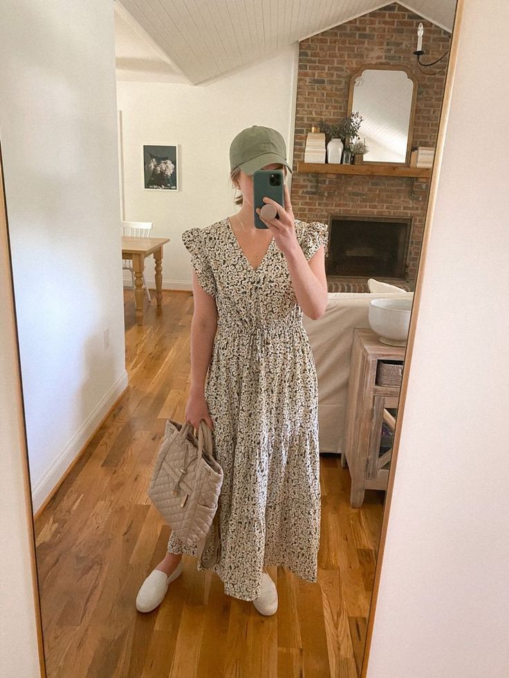 Maxi Dress With Baseball Cap, Ball Cap Outfit, Sneakers Neutral, Floral Dress Maxi, Ruffled Sleeve Dress, Summer Dress Floral, Dress Sneakers, Dress Feminine, Cap Outfit