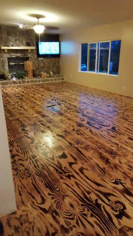 an empty living room with wood flooring in it