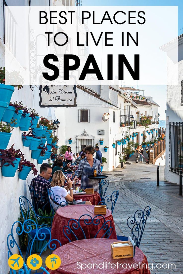 people are sitting at tables with red cloths on them and the words things you need to know before you go to spain