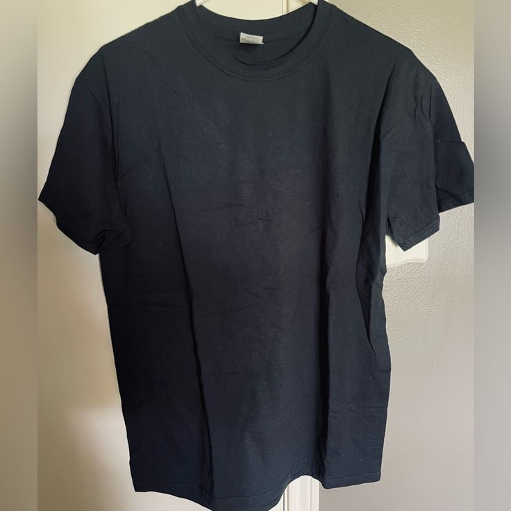 Gildan Short Sleeve Black Tees Various Sizes 100% Cotton Brand New / Never Washed Black Tees, Black Tee, Tee Shirts, Mens Shirts, Man Shop, Brand New, Gifts, Black, Color