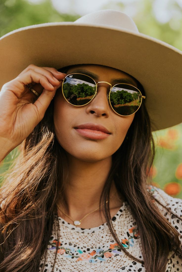 Highlighted Brunette, Mom Sunglasses, Sunkissed Hair, Platform Slip Ons, Beach Goddess, Soft Leather Boots, Essential Products, Caramel Balayage, Strappy Leather Sandals