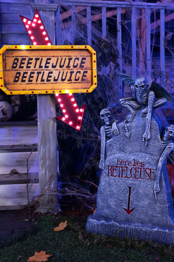 LED Here Lies Beetlejuice Tombstone Beetlejuice Tombstone, Beetlejuice House, Tombstone Diy, Halloween Juice, Here Lies, Beetlejuice Movie, Beetlejuice Halloween, Ghost Skull, Casa Halloween