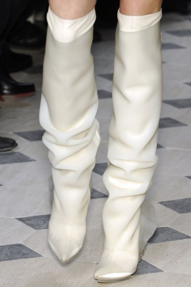 Balenciaga Knit Shoes, Tech Fashion, Inspirational Celebrities, Club Style, Beauty Life, White Boots, White Shoes, Thigh High Boots, Pretty Shoes