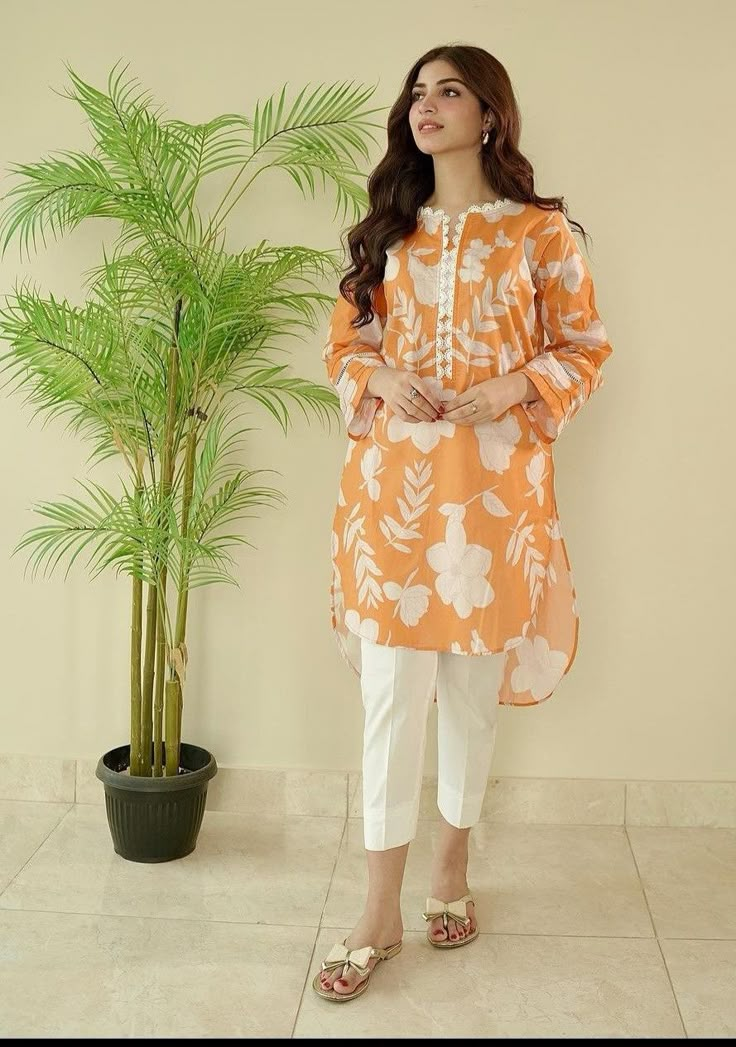 Simple Dress Casual, Lace Dress Design, Latest Dress Design, Beautiful Casual Dresses, Simple Kurti Designs, Stylish Short Dresses, Pakistani Fancy Dresses, Pakistani Dresses Casual, Beautiful Pakistani Dresses