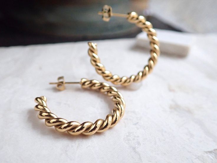 Hoop Earrings Medium, Gold Minimalist Jewelry, Plating Techniques, Boho Gifts, Jewellery Designs, Jewelry Earrings Hoops, Gold Filled Jewelry, Rope Chain, Gold Hoop Earrings