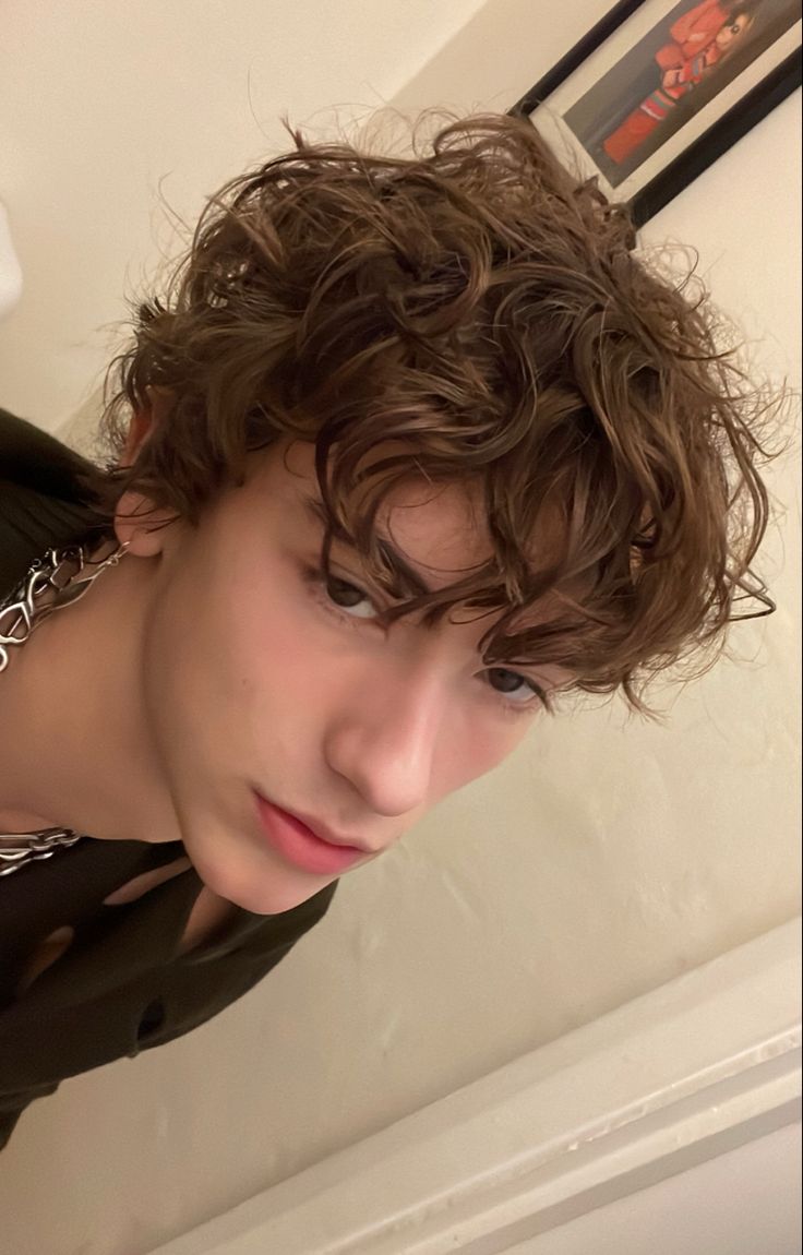 Short Brown Curly Hair Men, Brown Haired Guys, Black And Brown Hair Dye, Brown Curly Hair Men, Short Brown Hair Men, Brown Hair Colors Men, Brown Curly Hair Boy, Brown Hair Dye Men, Dark Brown Hair Men