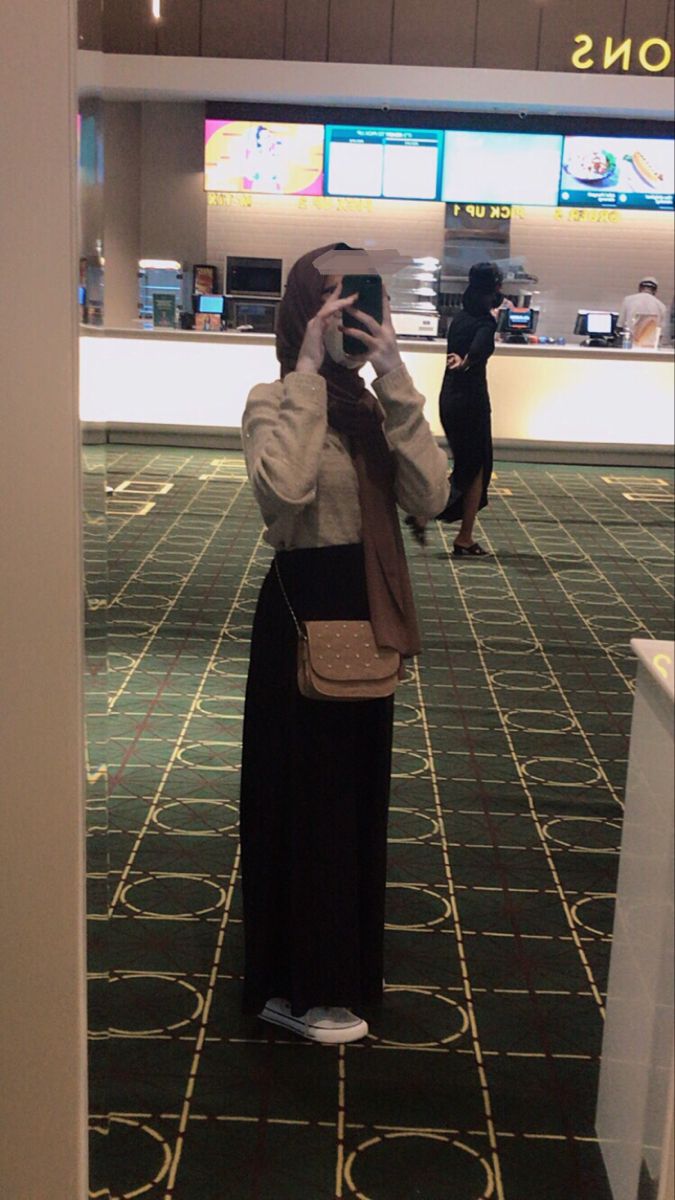 Ootd Poses, Hijab Aesthetic, Casual Hijab, Casual Hijab Outfit, Muslim Fashion Outfits, Hijab Fashion Inspiration, Outfit Hijab, Ootd Hijab, Hijab Outfit