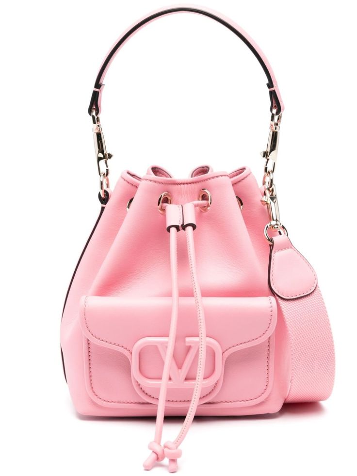 Valentino Garavani Locò Leather Bucket Bag - Farfetch Chanel 2, Leather Bucket, Leather Bucket Bag, Iconic Bags, Boots Fall, Summer Beach Wear, Ballet Flat Shoes, Top Shoes, Pink Bag