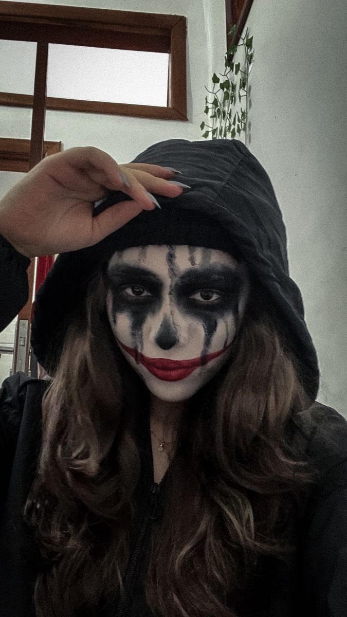 Hallowrrn Make Up, Carti Face Paint Halloween, Play Boy Carti Makeup Halloween, Playboi Carti Makeup Halloween, Creepy Vampire Makeup, Playboi Carti Halloween Costume, Carti Vamp Makeup, The Ring Makeup, Playboi Carti Clown Makeup