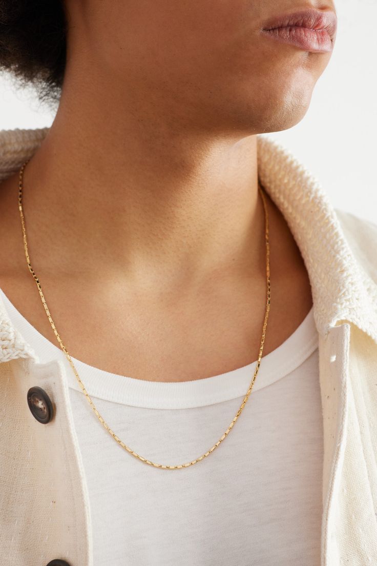 Suzanne Kalan's necklace is made from slim, polished links that shine particularly brightly. It's crafted from gold that looks great with an all-white outfit.