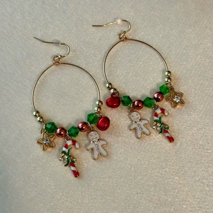 Add Some Festive Flair To Your Holiday Outfit With These Christmas Jingle Bells Earrings. The Multicolored Beaded Design And Jingle Bells Create A Fun And Playful Look, Are Perfect For Any Christmas Or Holiday Party. The Earrings Also Make A Great Gift Idea For The Holiday Season. Gold Tone Hollow Christmas Themed Earrings. Brand New. Length: 8cm Approximately. Seed Bead Holiday Earrings, Homemade Christmas Jewelry, Xmas Earrings Diy, Beaded Christmas Jewelry Diy, Christmas Diy Jewelry, Handmade Christmas Earrings, Christmas Earring Ideas, Diy Holiday Earrings, Christmas Earrings Diy