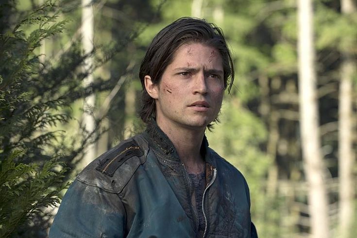 Season 2 - Episode 06 - Fog of War - Finn Collins Finn Collins, Thomas Mcdonell, The 100 Tv Series, Richard Harmon, The 100 Characters, Lindsey Morgan, Sky People, Marie Avgeropoulos, Bob Morley