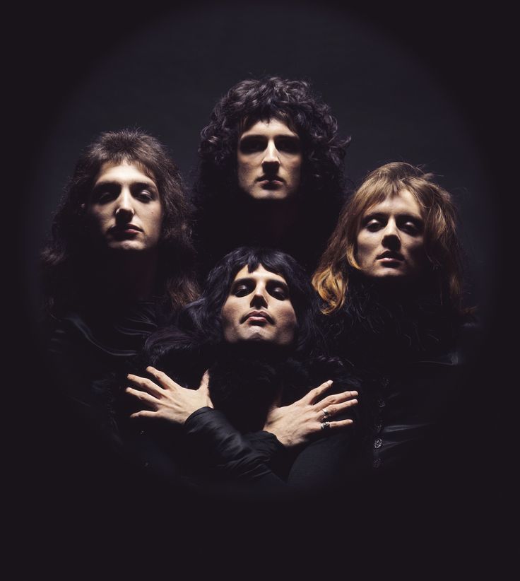 an album cover for queen ii