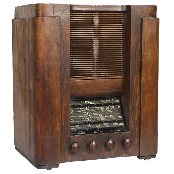 an old fashioned radio sitting on top of a table