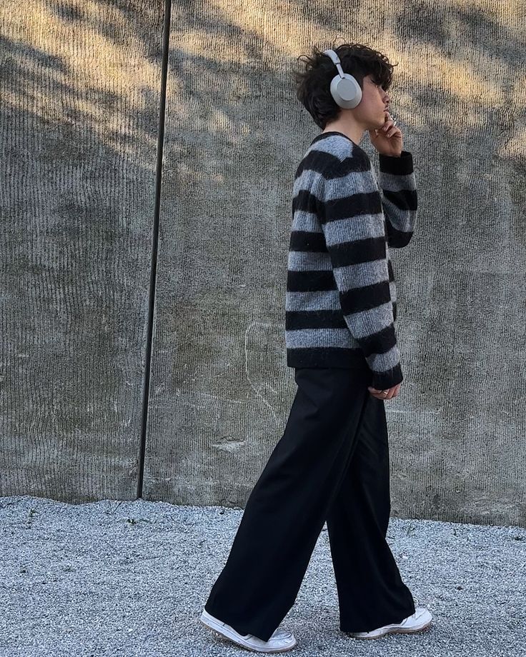 COS sweater & pants, nike dunks low and sony wh1000-xm5 #fashion inspo #fashion #alternative #dark edgy #edgy grunge #grunge #outfit #fashion inspo Xm5 Outfit, Sony Wh-1000xm5 Outfit, Sony Xm5 Headphones Outfit, Sony Wh-1000xm5 Aesthetic, Xm5 Aesthetic, Sony Wh-1000xm5, Outfits With Headphones, Sony Headphones Outfit, Sony Xm5 Headphones