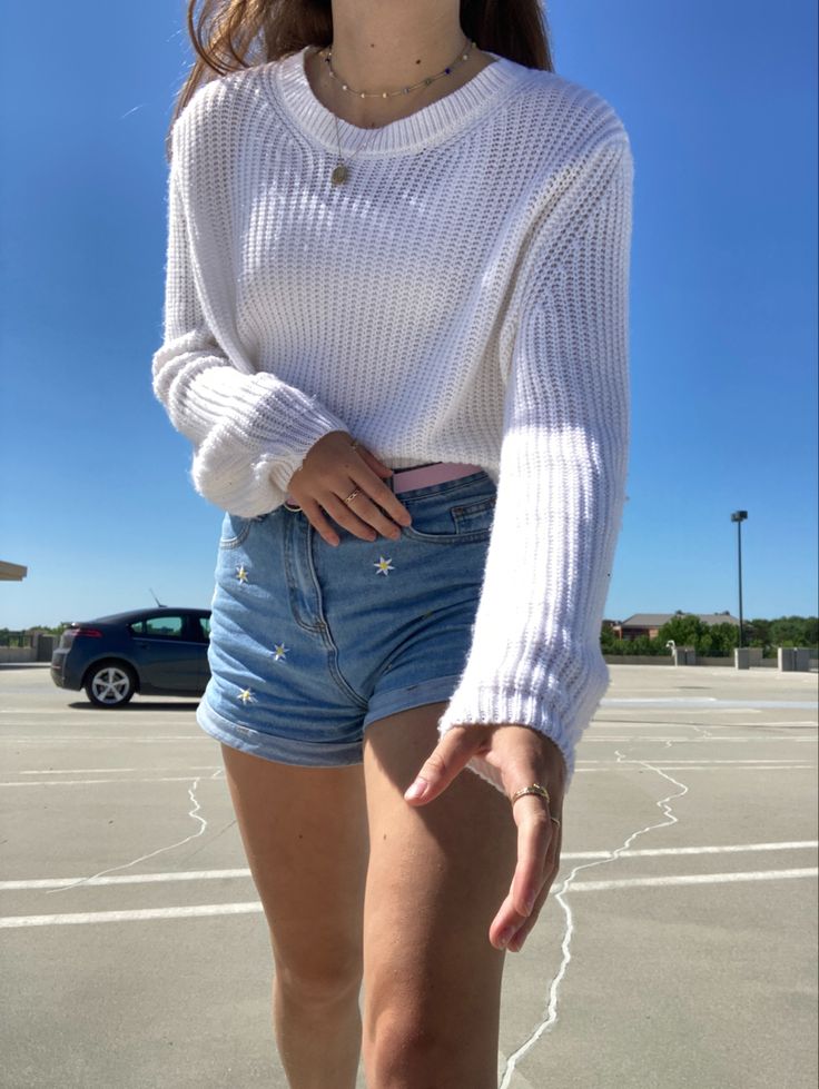 White Summer Sweater Outfit, Jean Shorts And Long Sleeves Outfits, Jean Shorts Hoodie Outfit, Sweatshirt And Jean Shorts Outfit, Sweater Shorts Outfits, Sweater With Shorts Outfit, Shorts And Long Sleeves Outfits, Sweaters With Shorts, Sweater And Jean Shorts