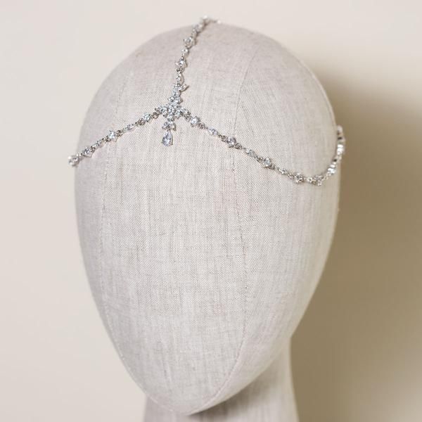 Matha Patti Hairstyles, Forehead Headband, Matha Patti, Band Accessories, Headpiece Jewelry, Headband Jewelry, Headpiece Hairstyles, Hair Band Accessories, Princess Tiara