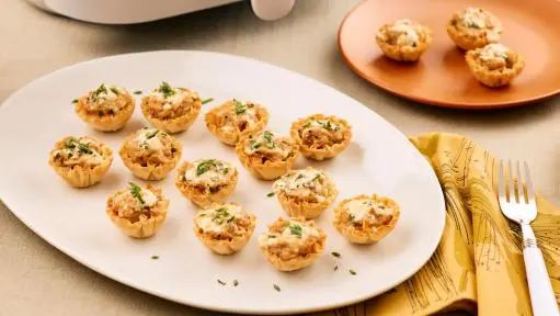 French Onion Dip Cups Recipe | Food Network Kitchen | Food Network Bacon Dip Recipes, Easy Thanksgiving Appetizers, Phyllo Shells, Cheese Logs, Spinach Souffle, Thanksgiving Appetizers Easy, Holiday Roasts, Thanksgiving Appetizer, Thanksgiving Appetizer Recipes