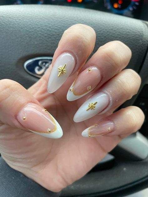 Fancy Oval Nails, Classy White And Gold Nails, White Grad Nails Almond, Nails White Gold Design, Almond Nails For Graduation, Xl Almond Nails Designs, Classy Nails Design Ideas Almond, Nail Inspiration With Charms, Graduation Nail Inspo 2024