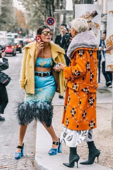 Street style Street Style Vintage, Walking Down The Street, Street Style Fall Outfits, Giovanna Battaglia, Daily Mood, Printed Matter, Collage Vintage, Mode Boho, Paris Fashion Week Street Style