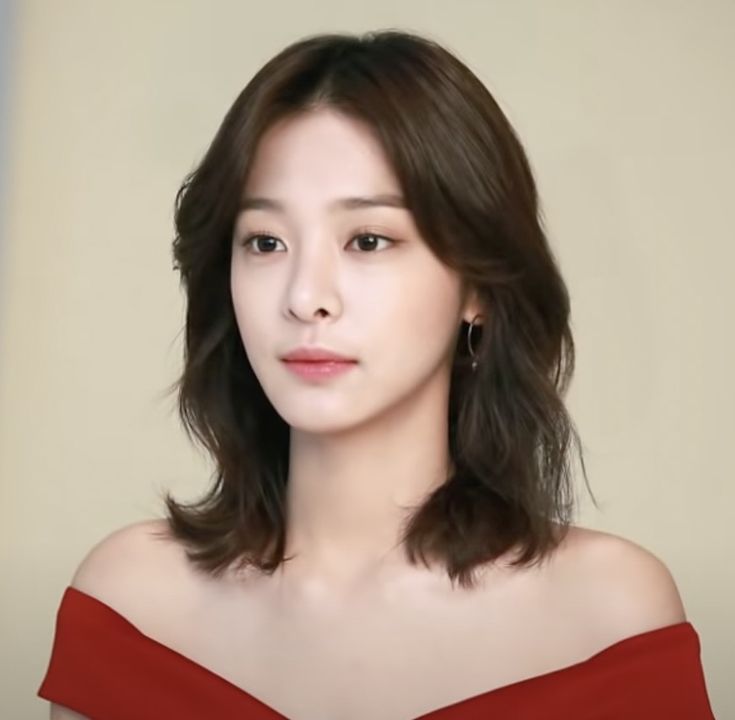 Korean Short Hair Without Bangs, Iu Shoulder Length Hair, Short Hair Styles Korea Wavy, Elegant Hairstyles For Shoulder Length Hair, Korean Hairstyle Without Bangs, Asian Collarbone Hair, Korean Hair Shoulder Length, Kpop Shoulder Length Hair, Korean Curls Short Hair