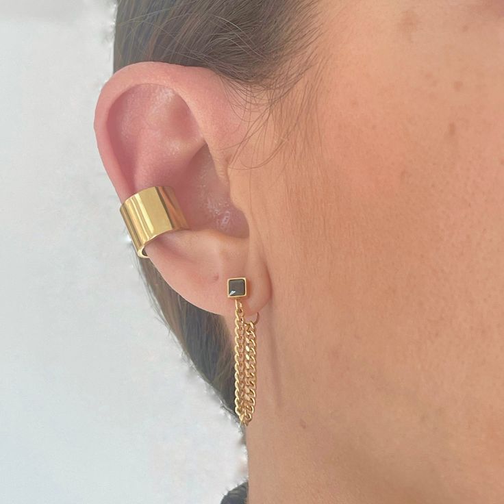 Style your ear with this ear cuff. - Material: 18K Gold Plated - Color: Gold - Included: * 1 Ear Cuff Chic Single Ear Cuff For Gift, Chic Single Ear Cuff As Gift, Chic Ear Cuff For Pierced Ears As Gift, Trendy Gold Single Ear Cuff, Adjustable Gold Plated Single Ear Cuff, Adjustable Single Gold Plated Ear Cuff, Trendy Gold Pierced Ear Cuff, Gold Minimalist Ear Cuff For Party, Adjustable Gold-plated Tarnish-resistant Ear Cuff