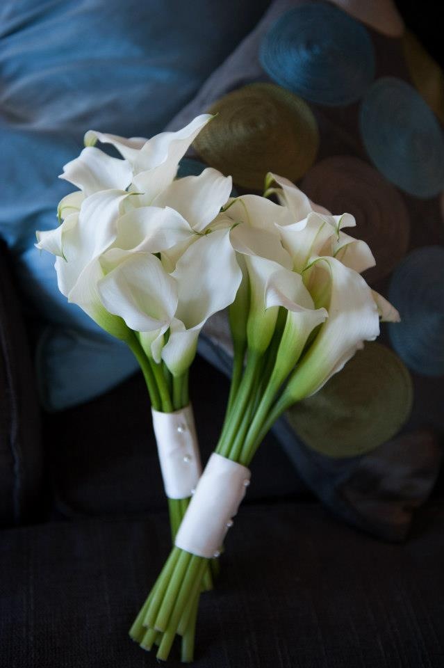 a bouquet of white flowers sitting on top of a couch