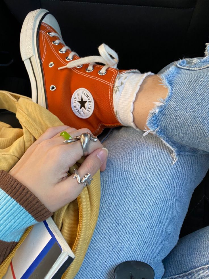 converse Orange Converse Outfit, Converse Outfit Fall, Orange Converse, Converse Classic, Nike Converse, Red Converse, Orange Outfit, Shoes Too Big, Black Converse