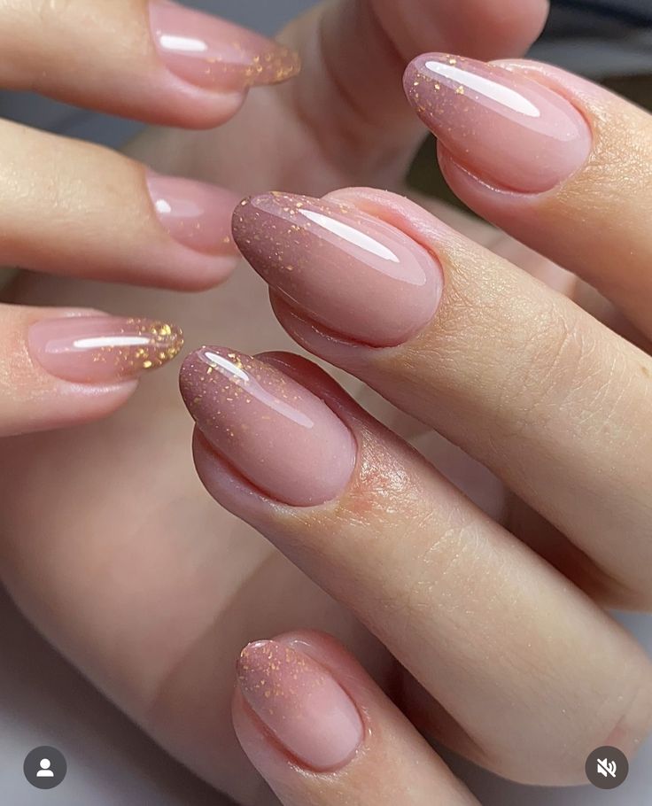 French Tip Nail Art, Subtle Nails, Blush Nails, Chic Nails, Gold Nails, Nude Nails, Nail Manicure, Nail Designer, Almond Nails