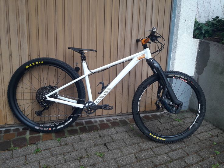 a white and black bike parked in front of a building