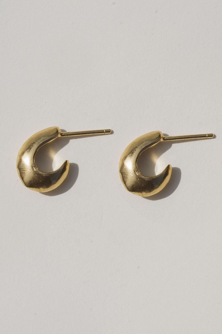 The Flume Earrings are a twist on the classic hoop earring, these little ridge line little mountain studs hug the ear in all the right ways, making them a perfect staple for any occasion. Gold Vermeil (14k gold over sterling silver) made with recycled materials CARE: Most metals will naturally patina over time, however, there are measures you can take to prolong the life of your jewelry. We recommend removing all jewelry prior to showering, swimming, cleaning, or applying lotions or oils. If you Minimalist Single Brass Huggie Earring, Minimalist Brass Single Huggie Earring, Minimalist Recycled Gold Huggie Earrings, Minimalist Everyday Brass Huggie Earrings, Minimalist Gold Crescent Cartilage Earrings, Everyday Minimalist Brass Huggie Earrings, Minimalist Brass Huggie Earrings, Classic Huggie Earrings In Recycled Gold, Dainty Recycled Gold Huggie Earrings