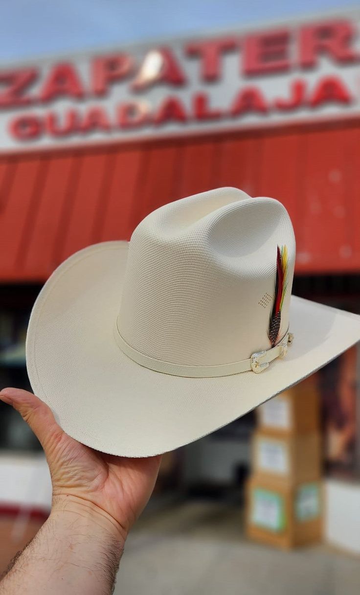 Sombrero Tombstone con pluma original. Horma Laredo Falda/Brim: 9cm/3.5" Copa/Crown: 12cm/ 4 3/4" Telar Tombstone hat. With original feather. Style: Laredo Wild Wild West, Leather Cowboy Boots, Cool Hats, Felt Hat, Tombstone, Wild West, Cowboy Boots, Cowboy Hats, Cowboy