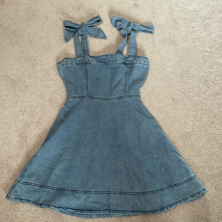 Never Worn Without Tags Blue Cotton Denim Dress For Casual Occasions, Casual Blue Denim Cotton Dress, Casual Dark Wash Dress For Dress Down Occasions, Washed Blue Mini Dress For Spring, Fitted Cotton Denim Sundress, Spring Mini Length Dress In Washed Blue, Fitted Denim Sundress For Day Out, Summer Denim Dress With Pockets, Casual Denim Dress For Dress Down Summer Days