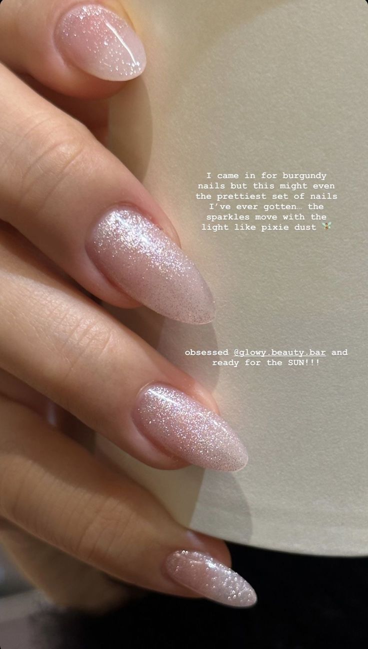 Simple Pink Wedding Nails, Mail Trends 2024, Mail Inspo 2024, Mail Ideas Short, Natural Glitter Nails, Short Simple Nail Ideas, Winter 2024 Nails, Short Chic Nails, Almond Glitter Nails