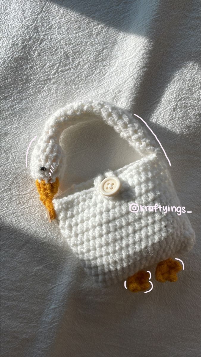 Goose Baeby 🦢✨ - Available for preorder on Instagram and Shopee now! Airpod Pouch Crochet, Goose Bag Crochet, Crochet Earbud Pouch, Crochet Pouch Tutorial, Crochet Airpods Pouch, Crochet Earphone Pouch, Mini Pouch Crochet, Crochet Coin Pouch, Goose Bag